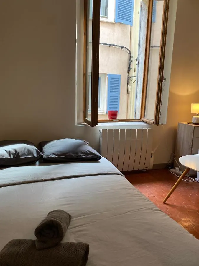Charmant Studio, Calme Et Centre Au Coeur Du Vieil Antibes Apartment