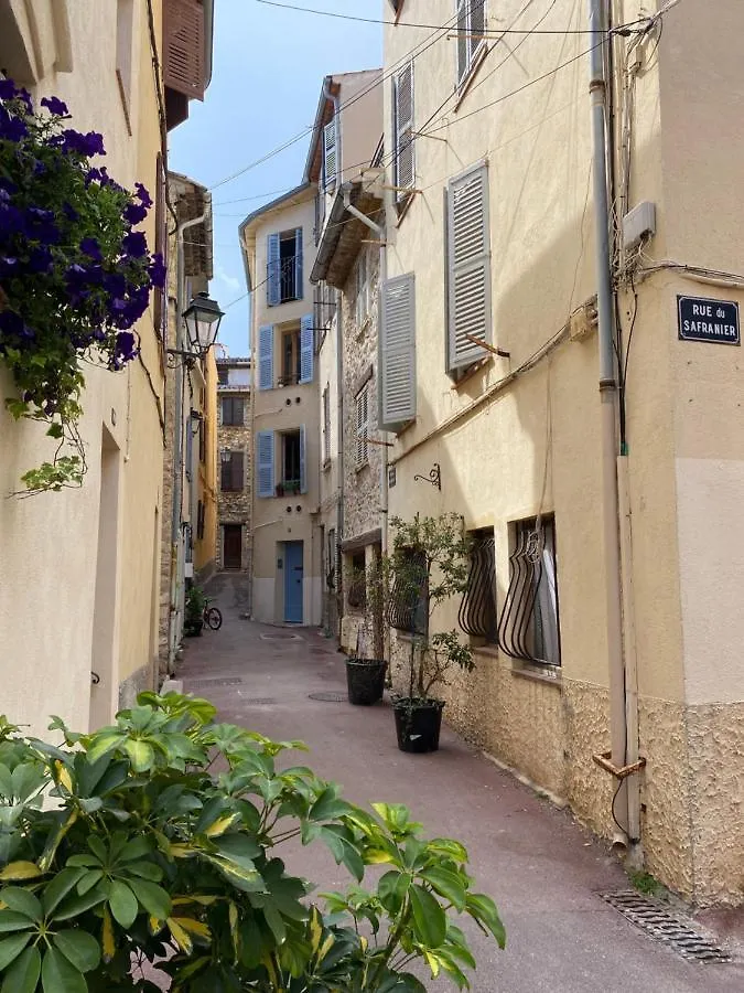 Apartment Charmant Studio, Calme Et Centre Au Coeur Du Vieil Antibes